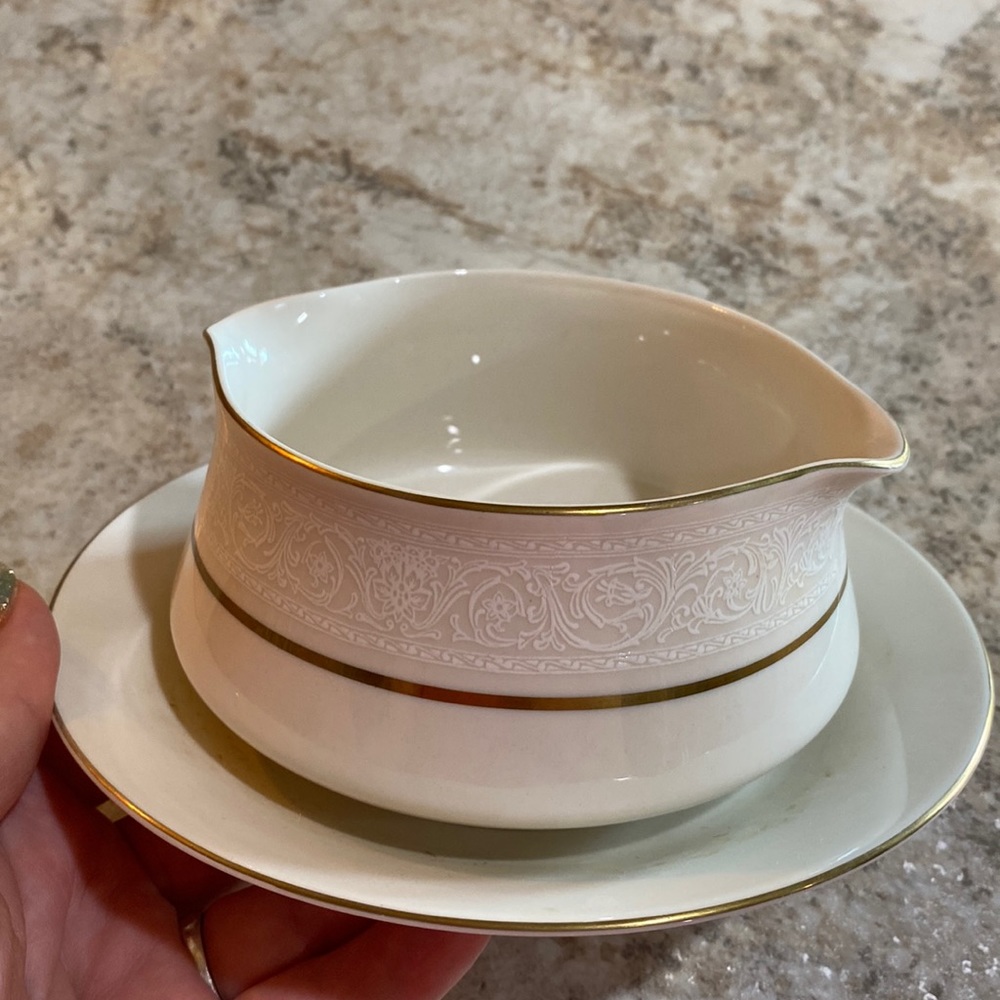 Vintage Sheffield Gravy Sauce Boat & Attached Underplate Fine China Sonata 606